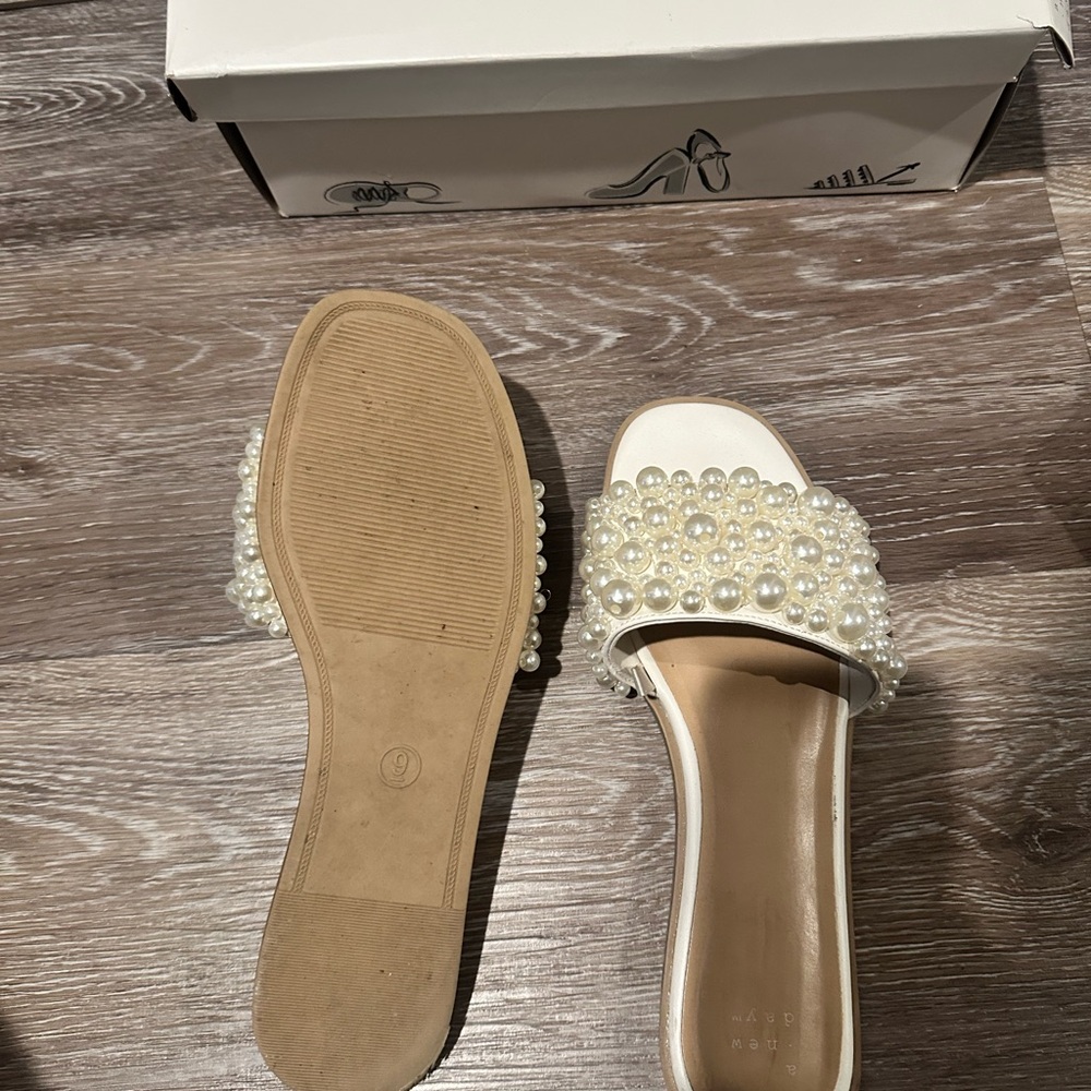 Elegant White Pearl Embellished Women's Slide Sandals